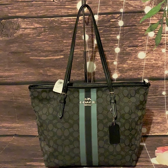 Coach Handbags - 🌺 COACH F39043 🌺 SIGNATURE JACQUARD STRIPE TOTE